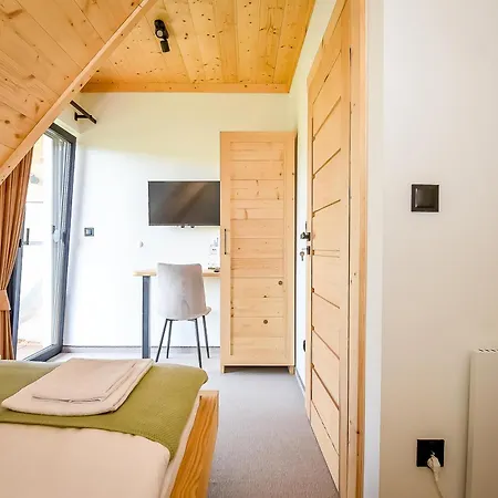 Jaroszowka Z Widokiem Na Gory