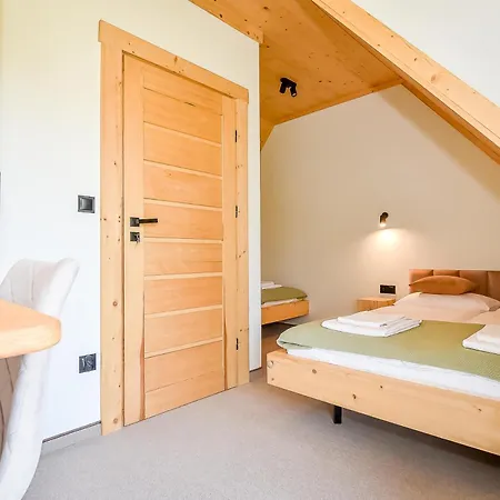 Jaroszowka Z Widokiem Na Gory *