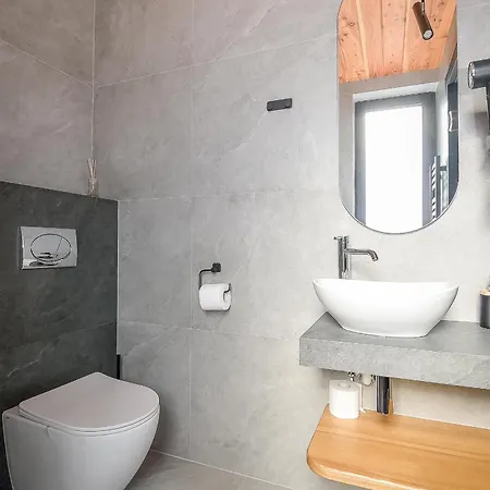 Jaroszowka Z Widokiem Na Gory