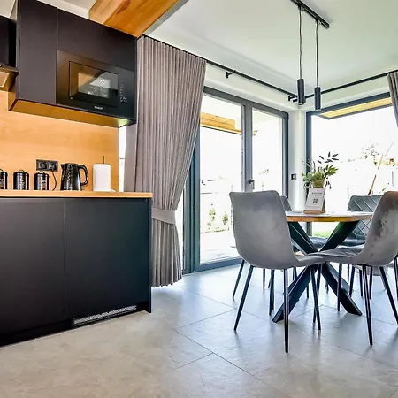 Jaroszowka Z Widokiem Na Gory 木屋