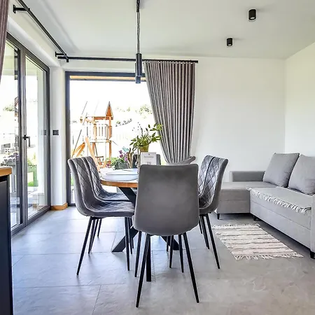 Jaroszowka Z Widokiem Na Gory 木屋